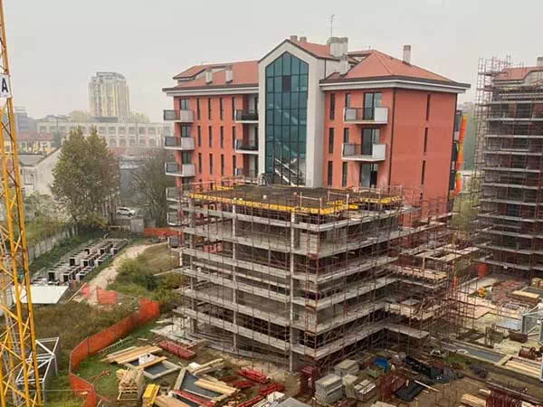 Cantiere-edile-per-la-realizzazione-di-quartiere-residenziale-con-diverse-palazzine