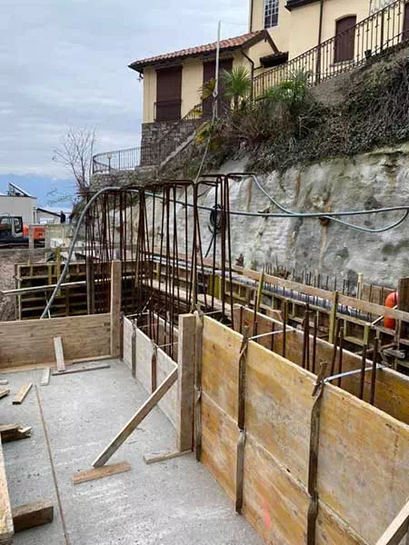 Cantiere-edile-per-la-ricostruzione-completa-di-vecchia-abitazione